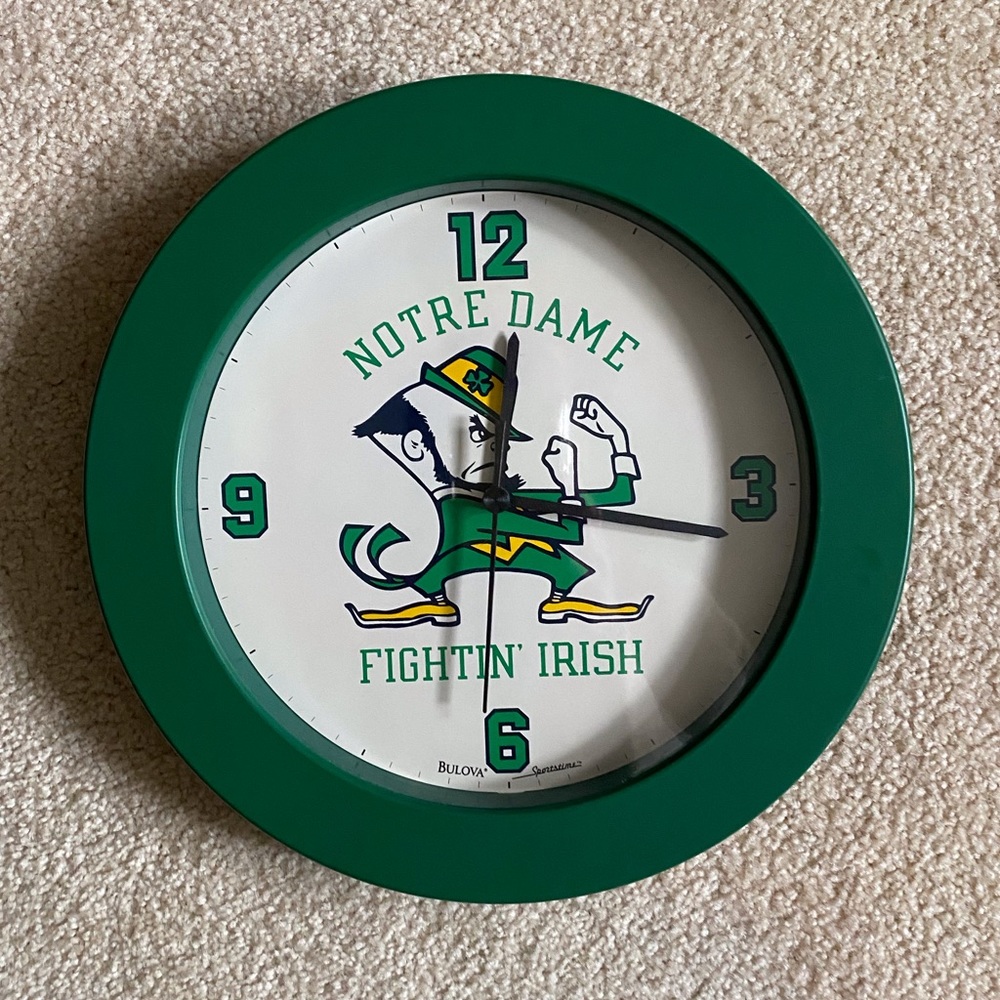 Notre Dame Clock - Picture 1 of 6